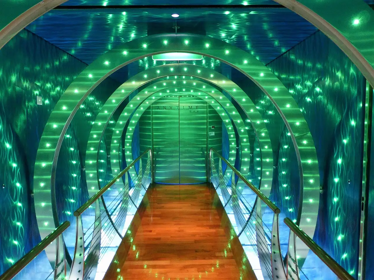 Couch mit LED Beleuchtung: Moderne Sofas entdecken