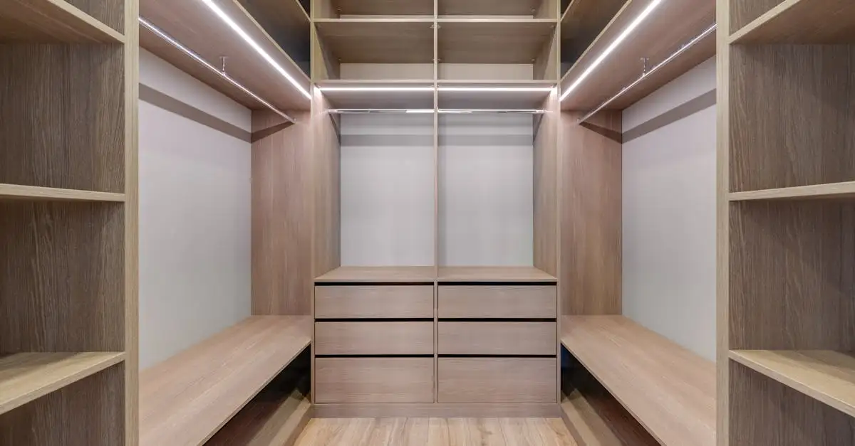 Kleiderschrank Massivholz: Qualität und Stil für Ihr