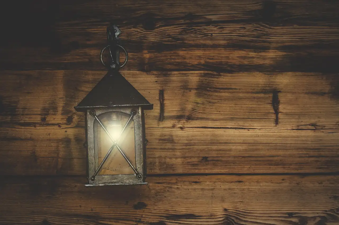 Lampen im Landhausstil aus Holz: Stilvolle Beleuchtung