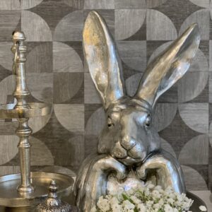 Hasenbüste „Cool Rabbit“ mit aufgestützten Armen Silber