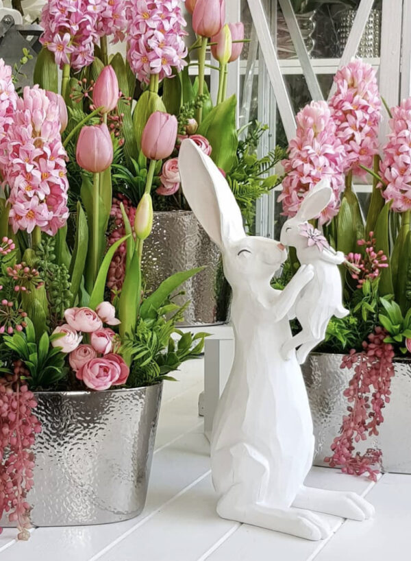 Hasenmutter mit kleinen Mädchen Hasen Blume